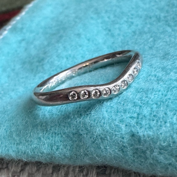Tiffany&Co Platinum Curved Wedding Band *PRICE Is FIRM* - Picture 16 of 17